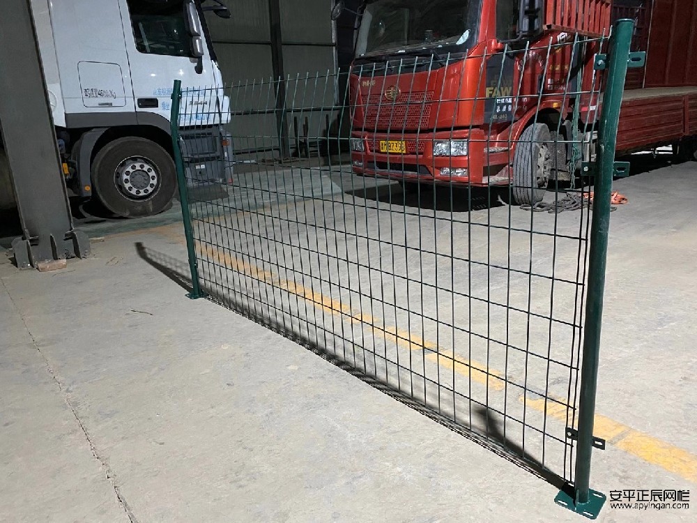 1米5高圍墻鐵絲網 1米5高圍墻鐵絲網