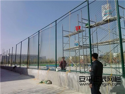 籃球場圍網(wǎng)生產(chǎn)商電話