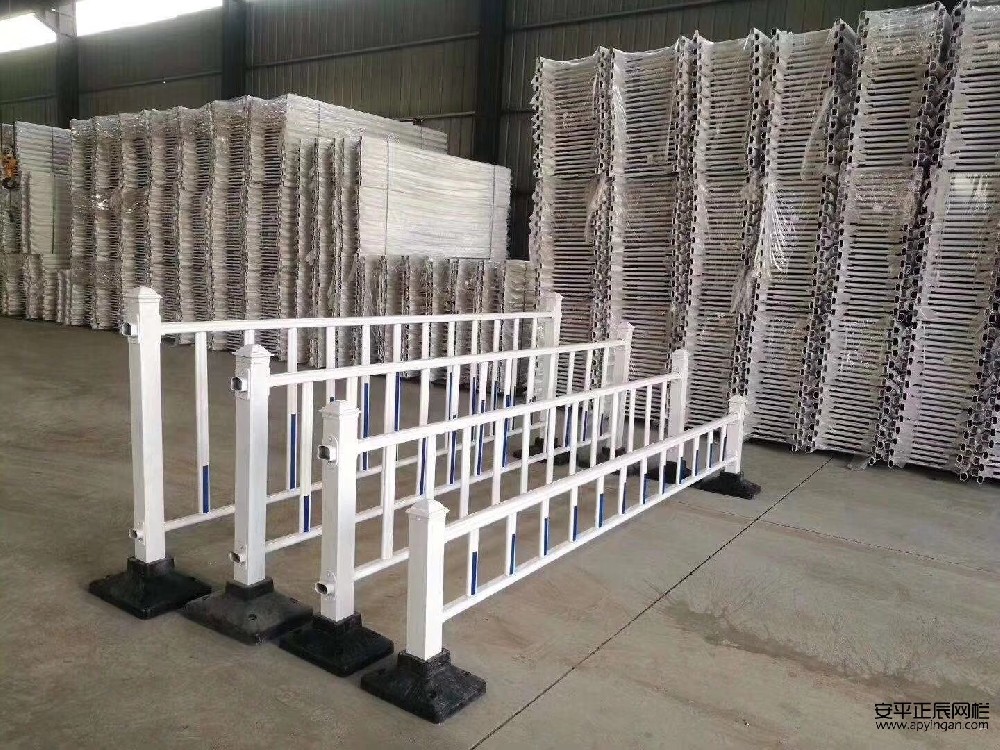 道路護(hù)欄廠家市政道路護(hù)欄