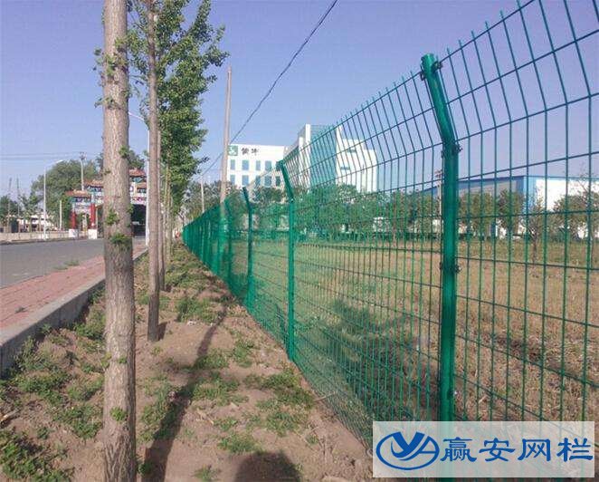 工業(yè)園區(qū)護欄網(wǎng)