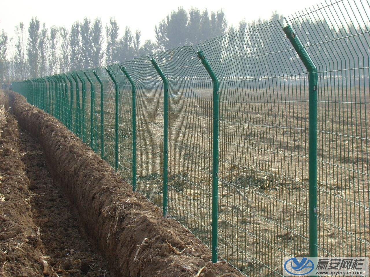 農(nóng)田圈地鐵絲網(wǎng)圍欄