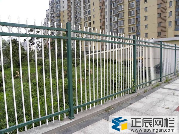 鋅鋼護(hù)欄 小區(qū)隔離網(wǎng)廠家現(xiàn)貨