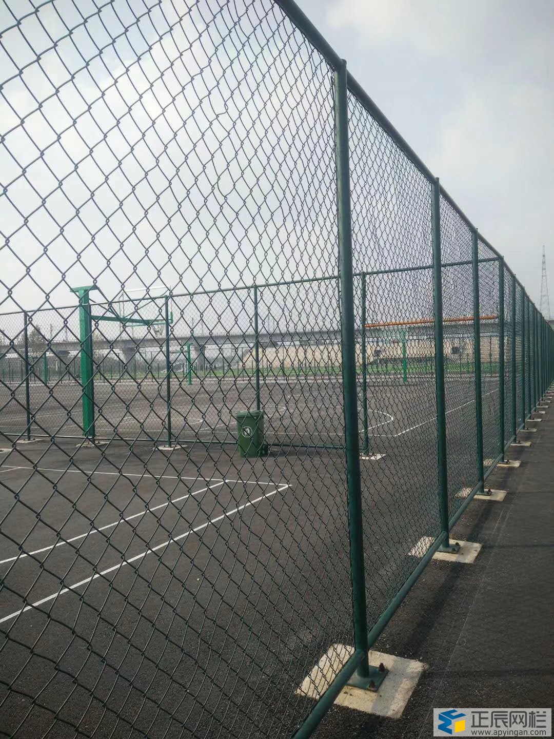 籃球場護(hù)欄網(wǎng)價格多少錢一平方