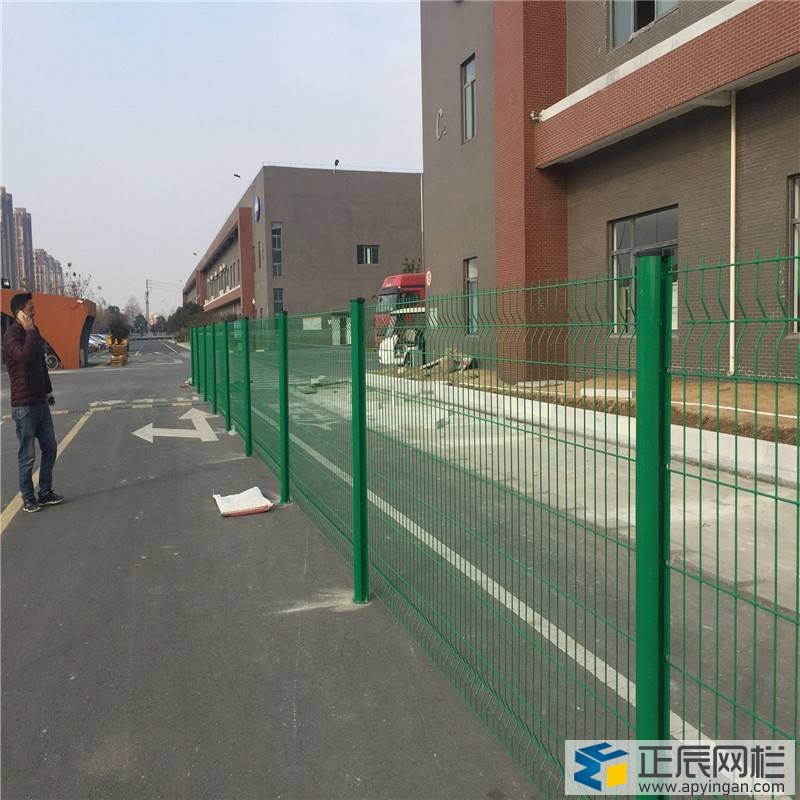護欄網圍欄網的安裝施工