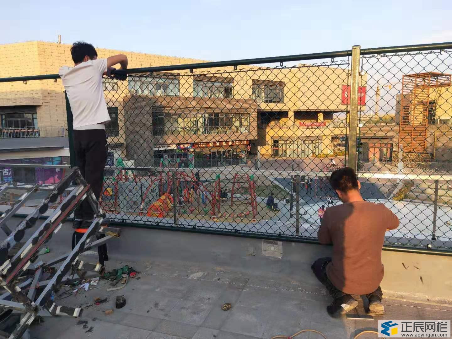 2米高勾花網(wǎng)護欄