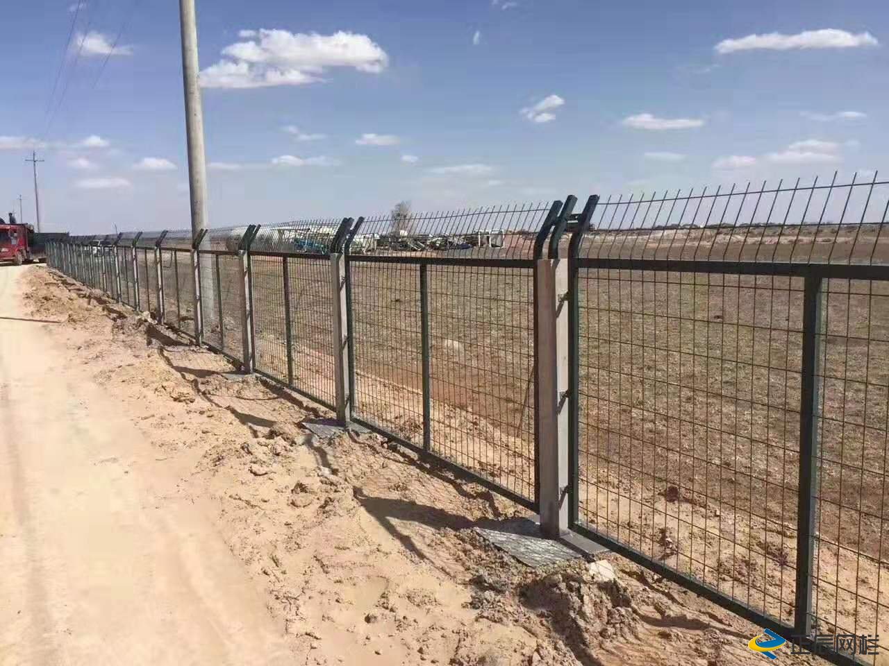 高鐵護欄網(wǎng)廠家